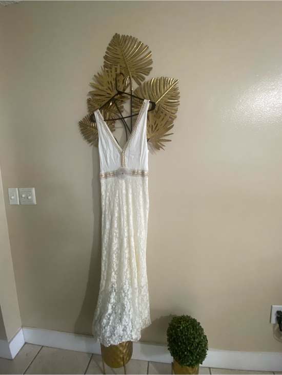 M Made In Italy Dresses & Skirts - Elegant White Lace V-Neck Maxi Dress